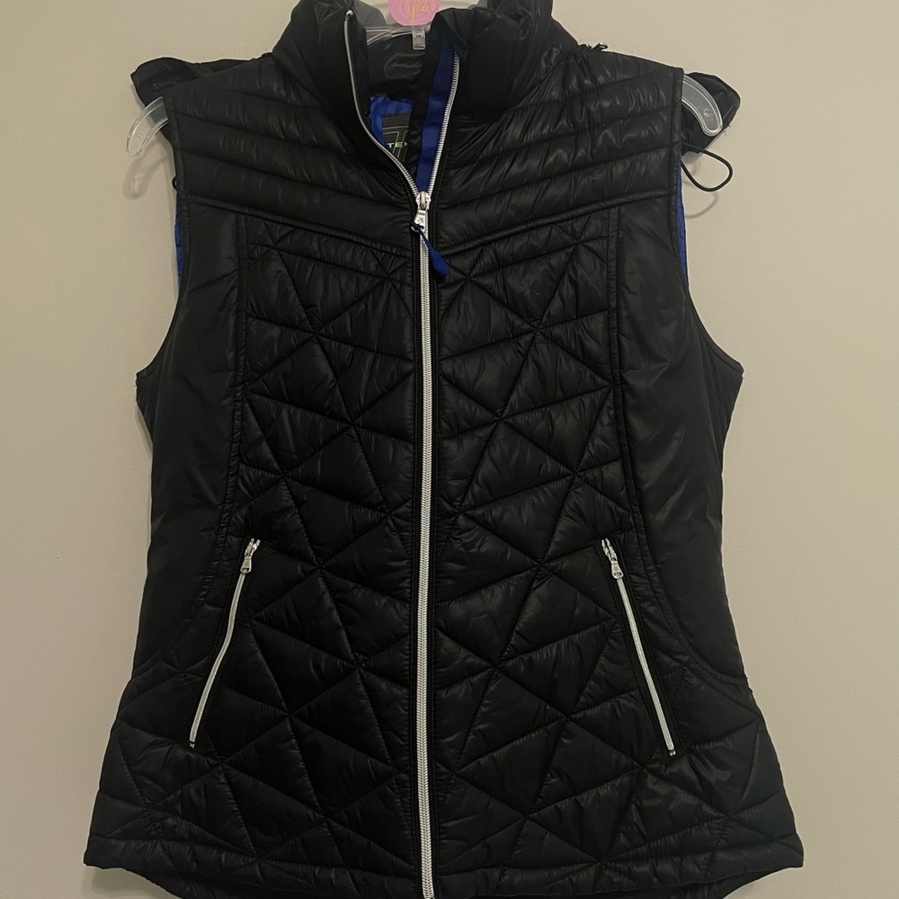 Tek‎ Gear Black and Blue Quilted Women's Vest
Size Medium Outter Wear